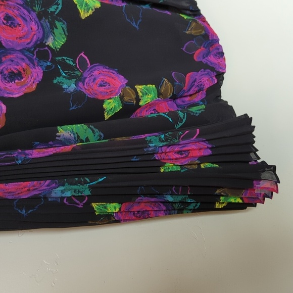Chaus New York Rose Pleated Sleeve Blouse - Picture 5 of 8